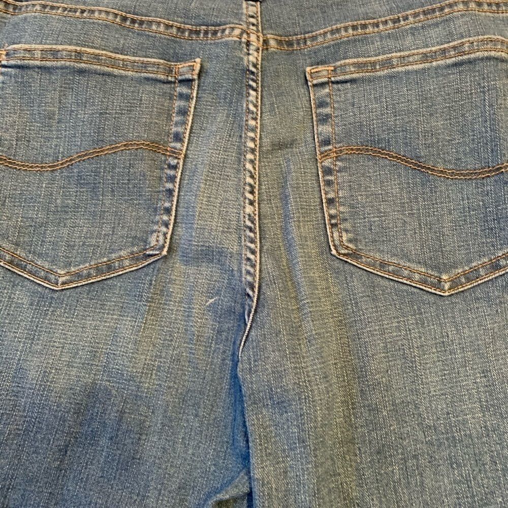 Lee relaxed fit straight legs size 28 28.5 inseam